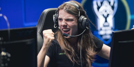 Likkrit faz “bootcamp” sozinho na Coréia e alcança o Challenger na soloQ