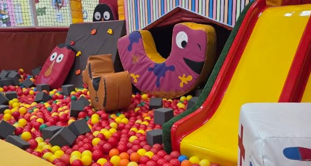 An open-plan sensory play centre featuring a soft play zone, two sensory rooms, and a dedicated party room, creating a fun and welcoming space for little ones to explore.
The centre offers a wide range of sensory-based toys and activities designed to encourage imaginative play while supporting children's development in a stimulating environment.
While the children play, adults can relax with a hot tea or coffee and treat themselves to a delicious homemade traybake from the on-site café.
The venue also offers birthday party packages, making it a great choice for celebrating special occasions.