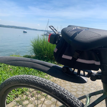 Wasserdichte Fahrradsatteltasche Satteltasche für erste Hilfe oder auch Werkzeug. Reflektor Streifen und Halterung für Fahrradrücklicht, leicht zu befestigen.