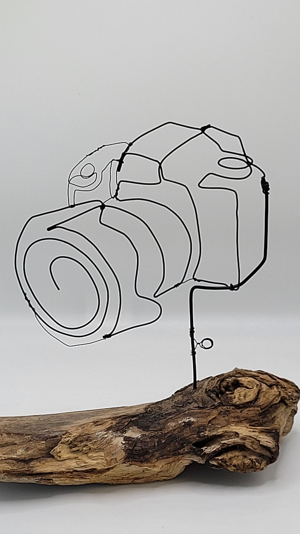 Miniaturbild: Kamera aus Draht