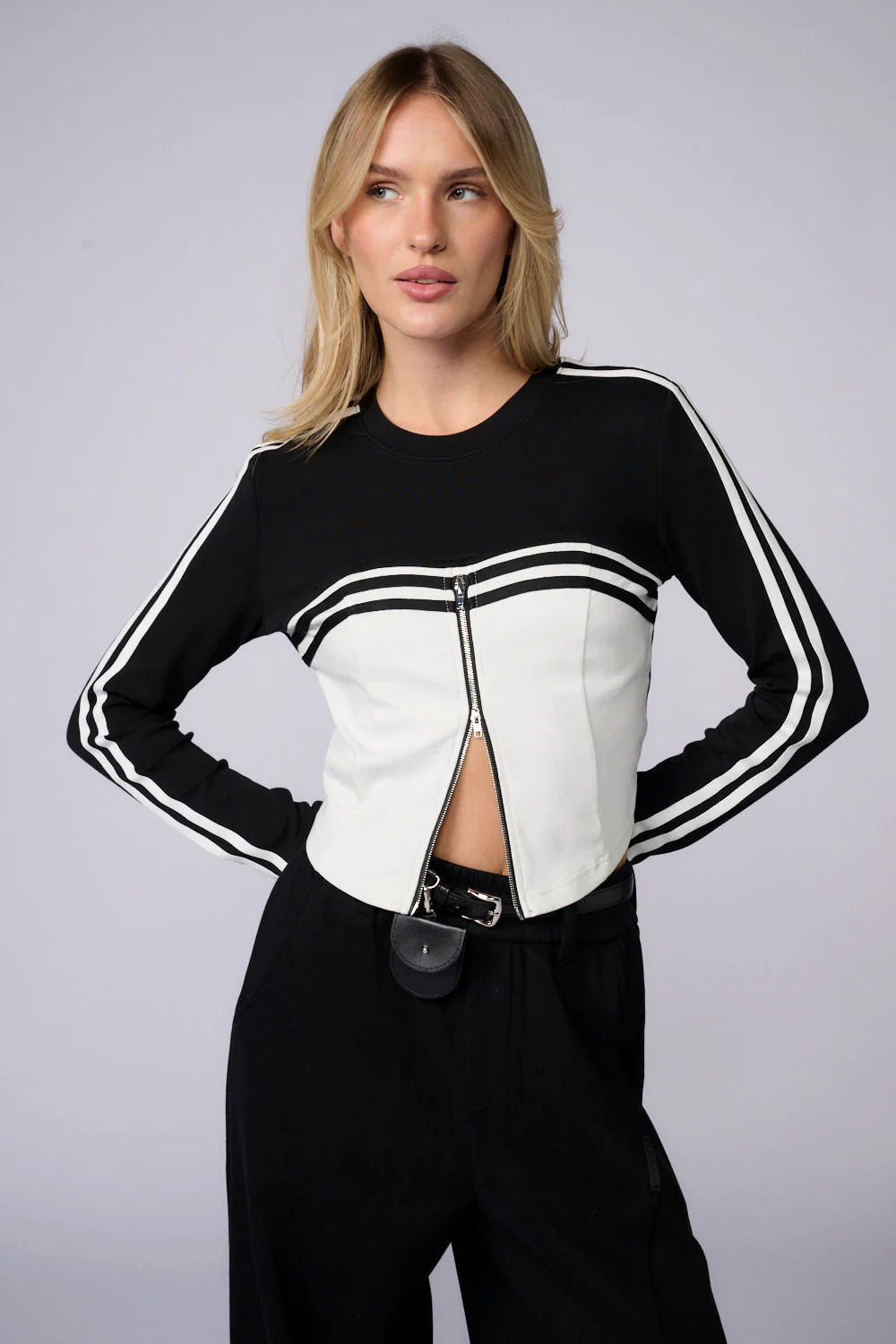 MOLLY ZIP TOP