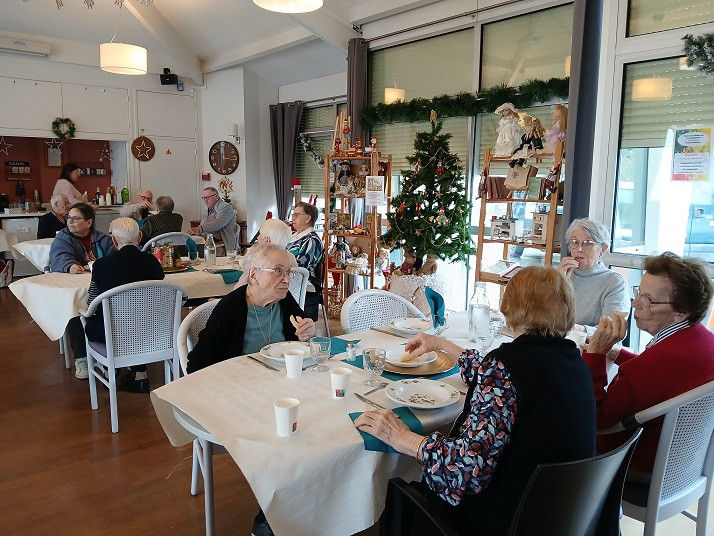 REPAS AVEC NOS AMIS DU REFUGE 🍽🥂🧁