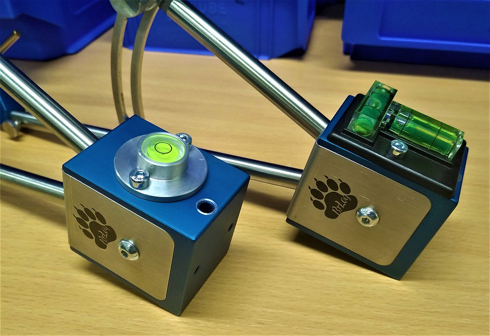 Standard ''T-shaped'' or free optional ''Bullseye'' bubble vials? Let us know at order placing!