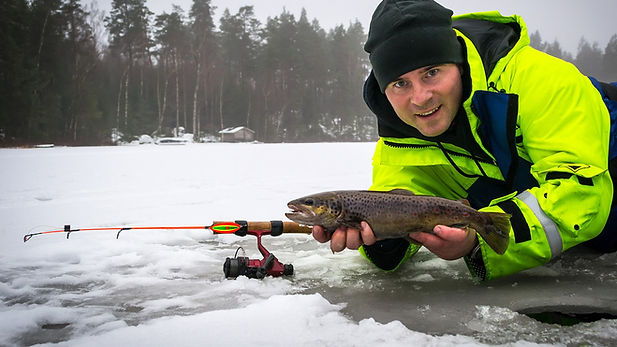 Winter-Activity-Ice-Fishing.jpg