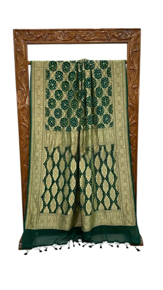 green Bandhani Khaddi Gerogette Handloom Saree pallu view