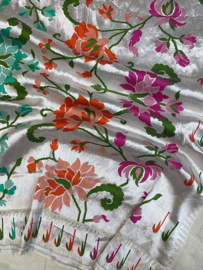 white pure tussar georgette brocade handloom banarasi saree pallu view