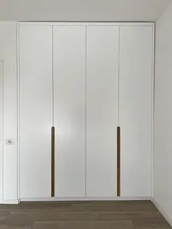 Schrank weiss geschlossen