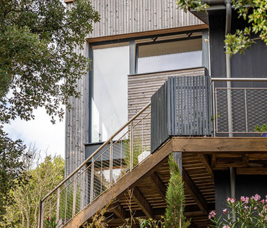 Maison neuve avec vue mer sur terrain pentu ensablé à Saint-Michel-Chef-Chef