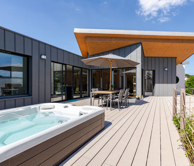 Construction maison neuve bureaux terrasse jacuzzi pornic architecte