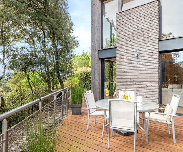 Maison neuve avec vue mer sur terrain pentu ensablé à Saint-Michel-Chef-Chef