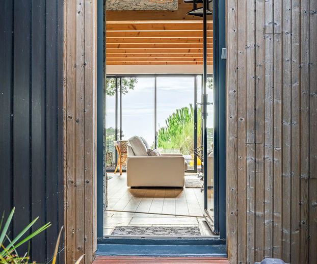 Maison neuve avec vue mer sur terrain pentu ensablé à Saint-Michel-Chef-Chef
