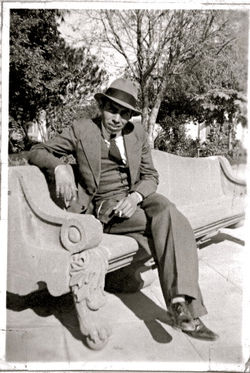 abuelo en la banca