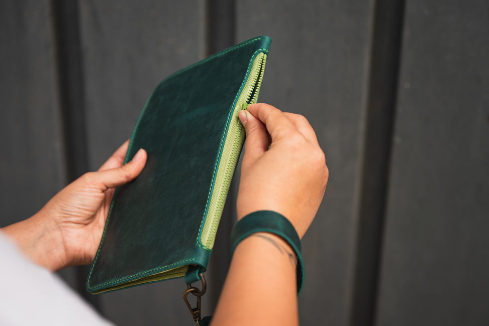 Clutch de mână (geanta)