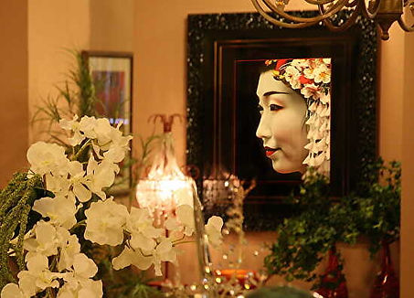 Les Mayers' art was exhibited at the East West International Collections gallery in Los Angeles.