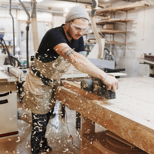 Carpenter au travail