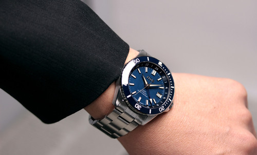 JIOS☆ダイバーズ☆自動巻き☆GMT DIVERS104 ☆ネイビー GMT×200m防水】JIOS GMT DIVER'S104 日本製 自動巻き 腕時計