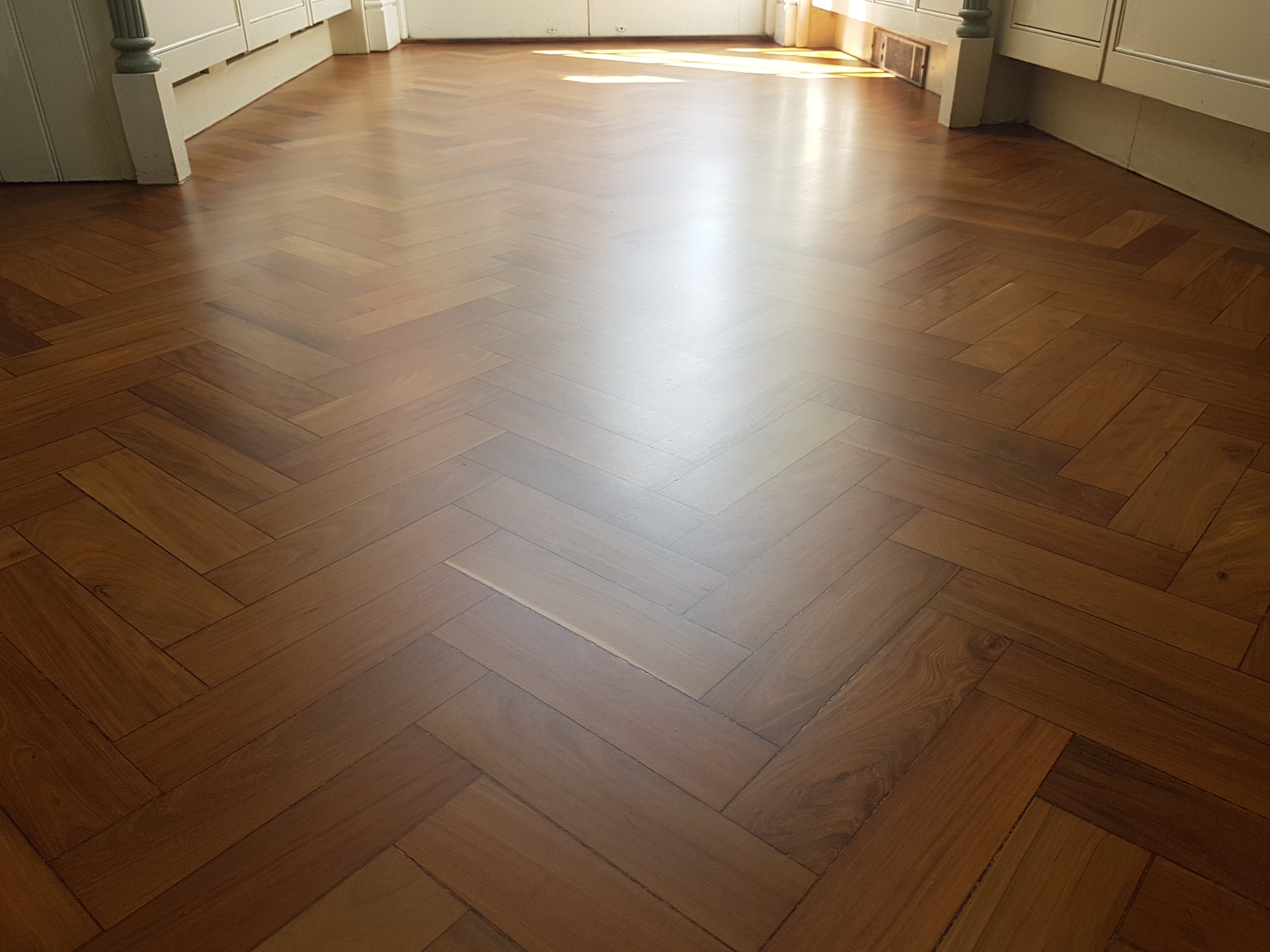 Tropical teak with 98 gold