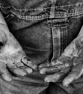 Kompletna renovacia hrobov, cistenie hrobov, obnova pisma, betonarske prace