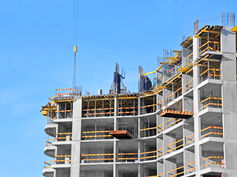Comprei um imóvel na planta, mas a construtora atrasou a entrega, o que eu posso fazer?