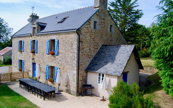 A LANGUIDIC LONGERE BRETONNE AVEC PISCINE ET JARDIN A VENDRE EN MORBIHAN PAYS DE LORIENT AVEC maisons de bretagne  HENNEBONT 56700