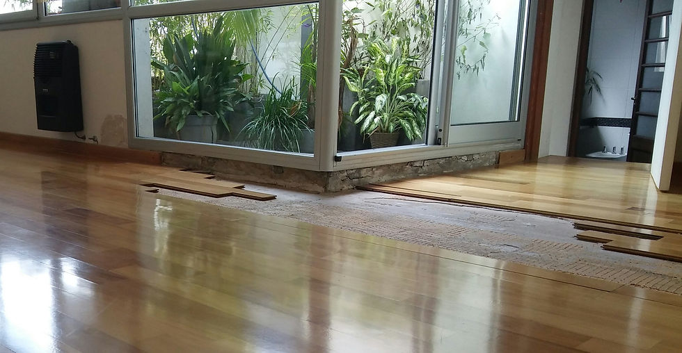 Humedad por ventana mal sellada