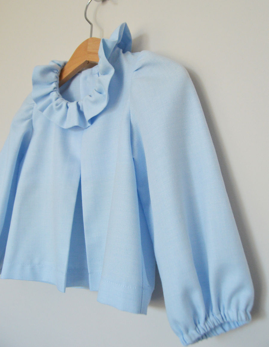 REF.1002 BLUSA CUELLO VOLANTE