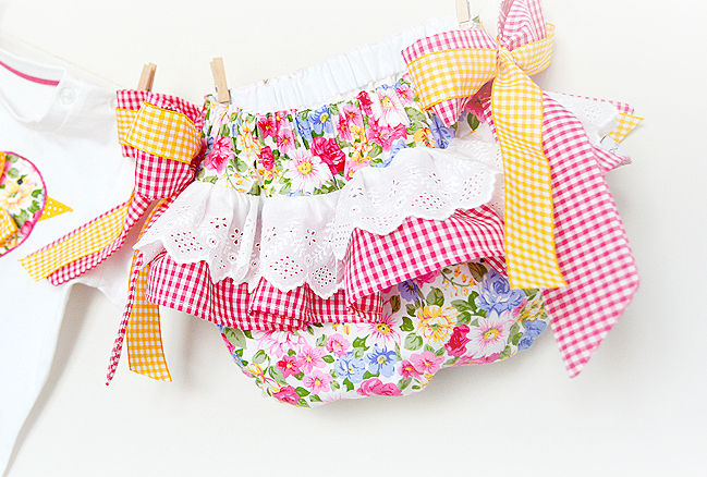 REF.0201 CULOTTE CON DOS VOLANTES TRASEROS Y LAZOS LATERALES