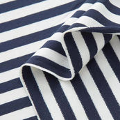 El tejido sudadera es un tipo de tela de punto, gruesa y suave, generalmente hecha de algodón, que se utiliza para fabricar ropa cómoda como sudaderas y pantalones . Existen varios tipos, entre ellos: sudadera perchada, con interior afelpado, cálido y suave al tacto; sudadera sin perchar, sin afelpado, más ligera y fresca.
Para cualquier consulta estamos disponibles en info.frambuesahappy@gmail.com, por whatsapp 625 95 69 92 o en nuestro enlace de consultas.