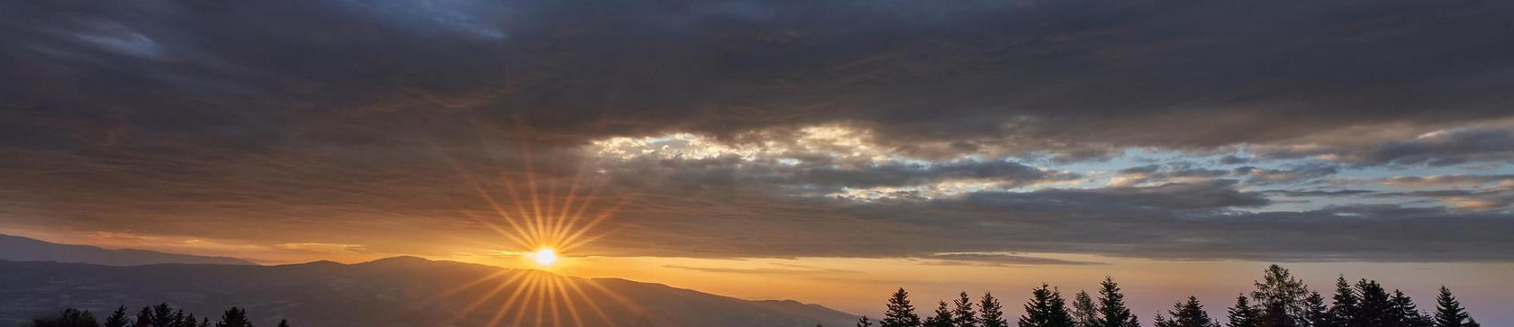 Sonnenaufgang am Masenberg in der Oststeiermark