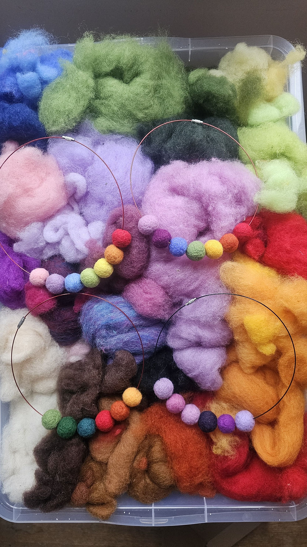 Miniatură: Colier din lână împâslită manual