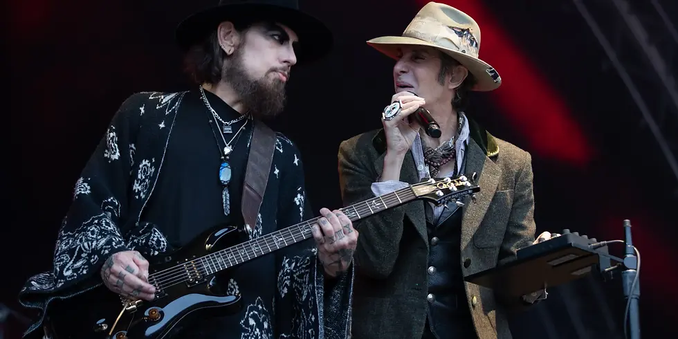 Jane’s Addiction Cephesinde Sular Durulmuyor: Üç grup üyesi Perry Farrell’a Dava Açtı