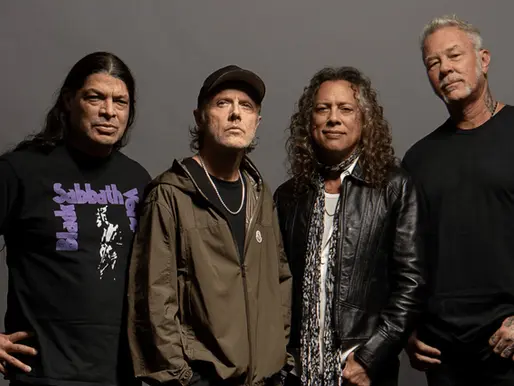 Metallica Konserinde Hoparlör Kulesine Tırmanan İki Hayrana Ömür Boyu Yasak