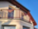 Balkon s kovovým zábradlím od stavební firmy v Praze