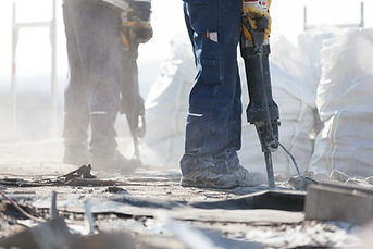 コンクリートを割る