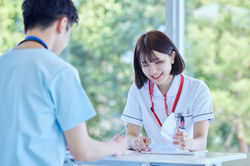 看護学校に通う女性