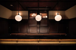KITCHEN MANEの夜の店内
