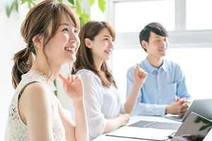 各種プログラムを話し合うスタッフ