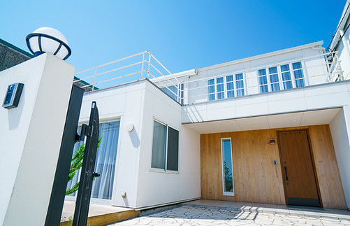 四角い戸建て住宅外観