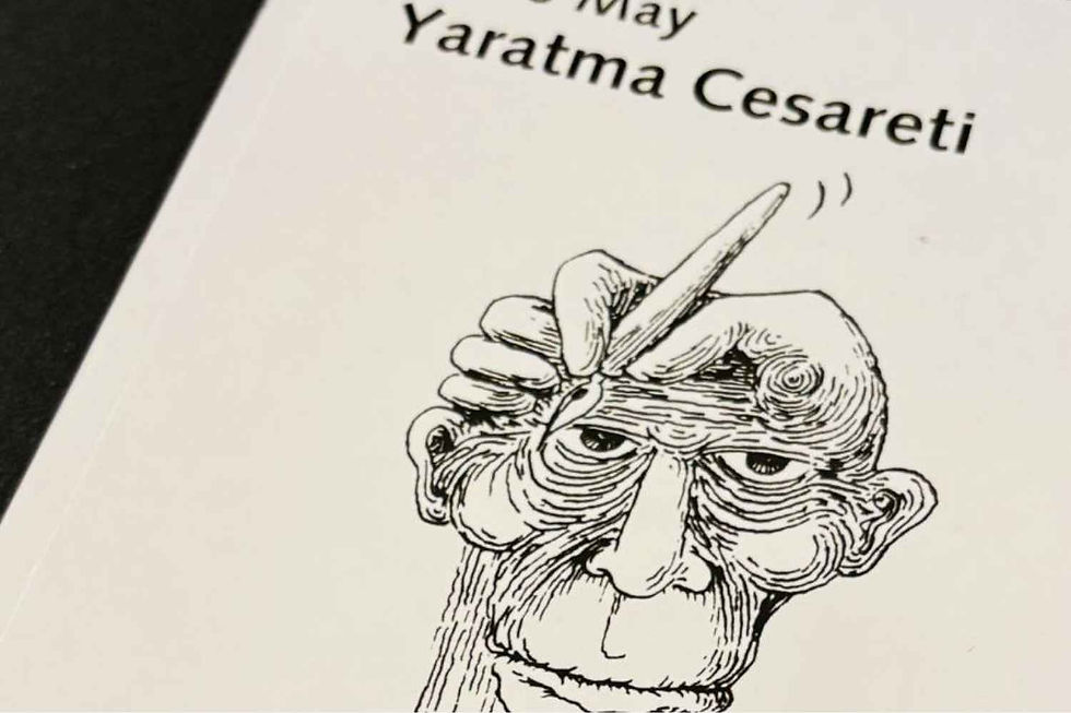 Yaratma Cesareti yazılı kapakta, alnına kalem değen düşünceli yaşlı adam çizimi.