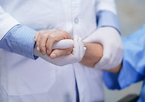 home-healthcare-firms-hiring-thousands-as-covid-pushes-demand-for-nurses-and-caretakers.jp