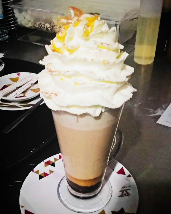 Cappuccino Macchiato Devine. Disponível num chocolatinho perto de si _) Hum . Venham experimentar e 