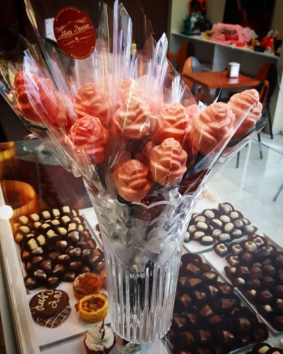 Sim são rosas. E sim são de chocolate. Acabadas de apanhar e deliciosas
