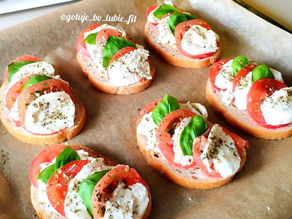 ZAPIEKANKI z POMIDOREM MALINOWYM, MOZARELLĄ i BAZYLIĄ