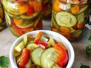 SAŁATKA Z CUKINI W SŁOIKU