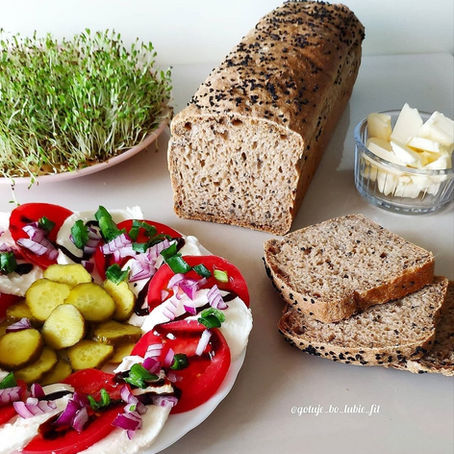 CHLEBEK PSZENNO-ŻYTNI                 z CZARNUSZKĄ