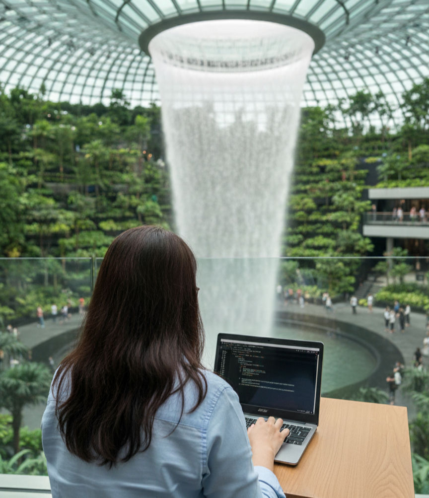 Discover how travel reshapes a Virtual Assistant’s mindset, boosting adaptability, creativity, and productivity while working remotely across the globe.