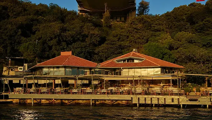 Lacivert Restaurant overlooking the Bosphorus in İstanbul
