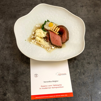 Essenz vom Tafelspitz in moderner Komposition