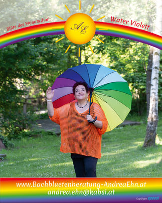 Andrea Ehn mit Regenschirm
