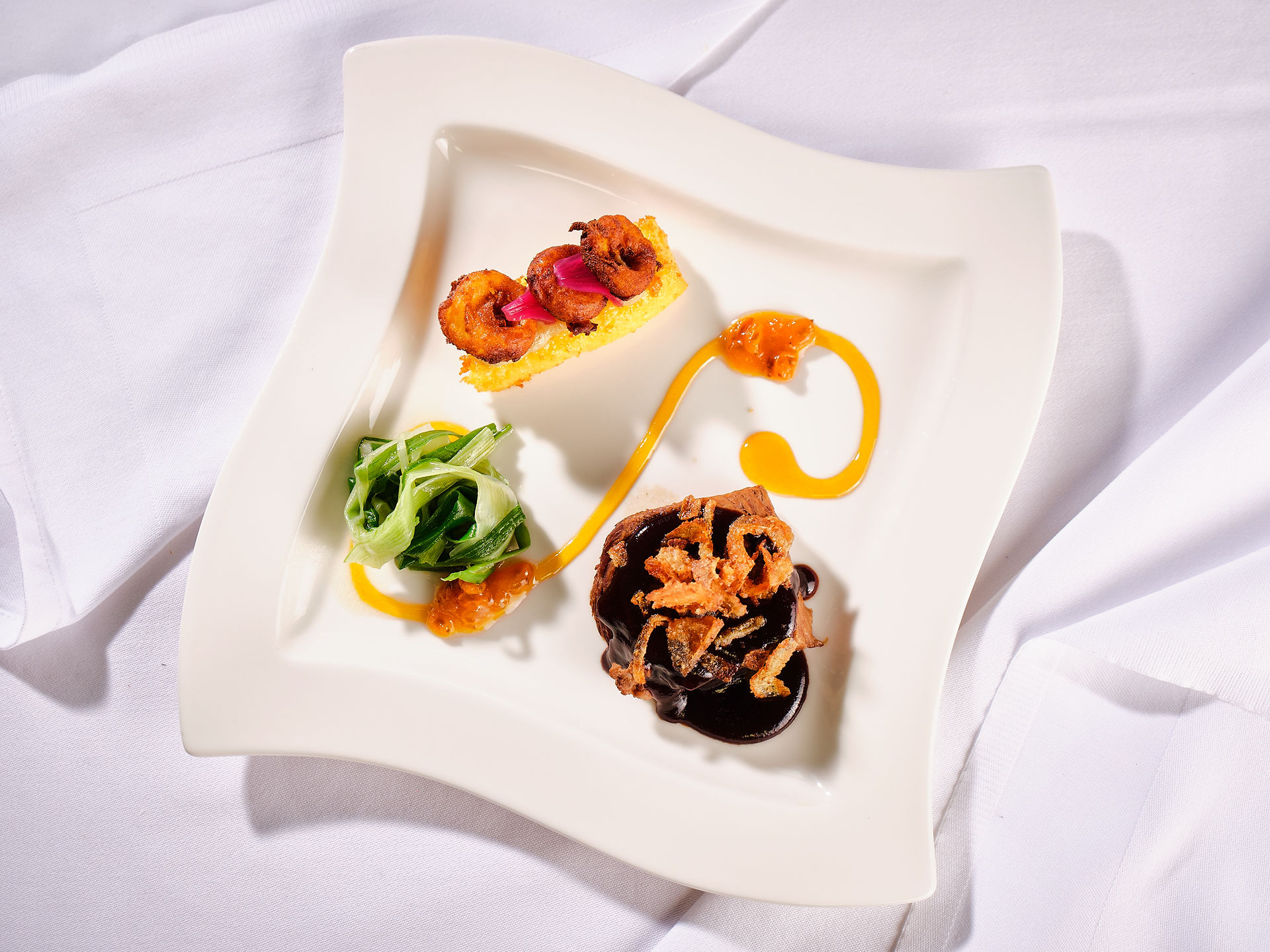 Kiara  Tschoegl - Ver-Zwiebelter Meisel, Polenta, Sanddorn